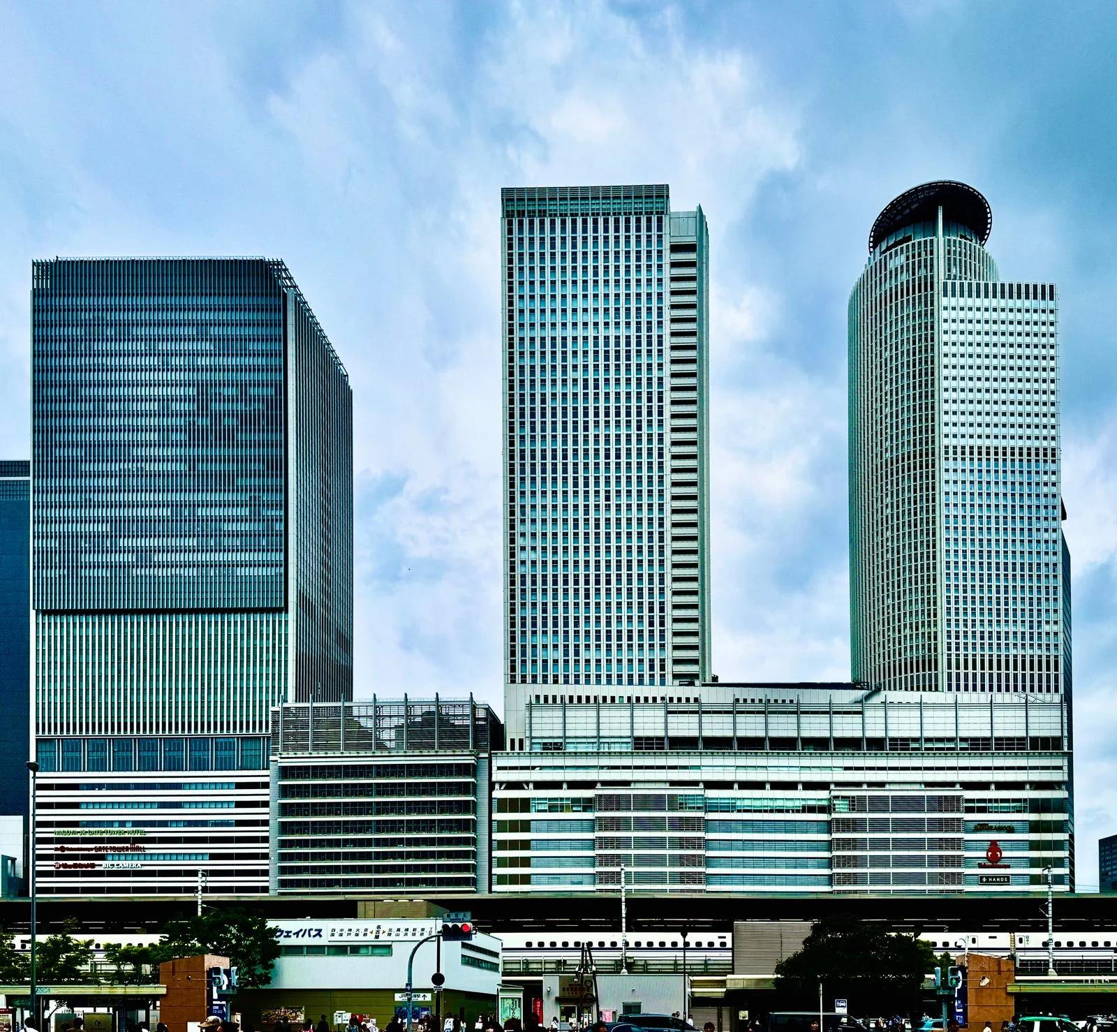 Nagoya Station as a major Japan transfer hub where independent mobile data helps with live rail navigation and bookings