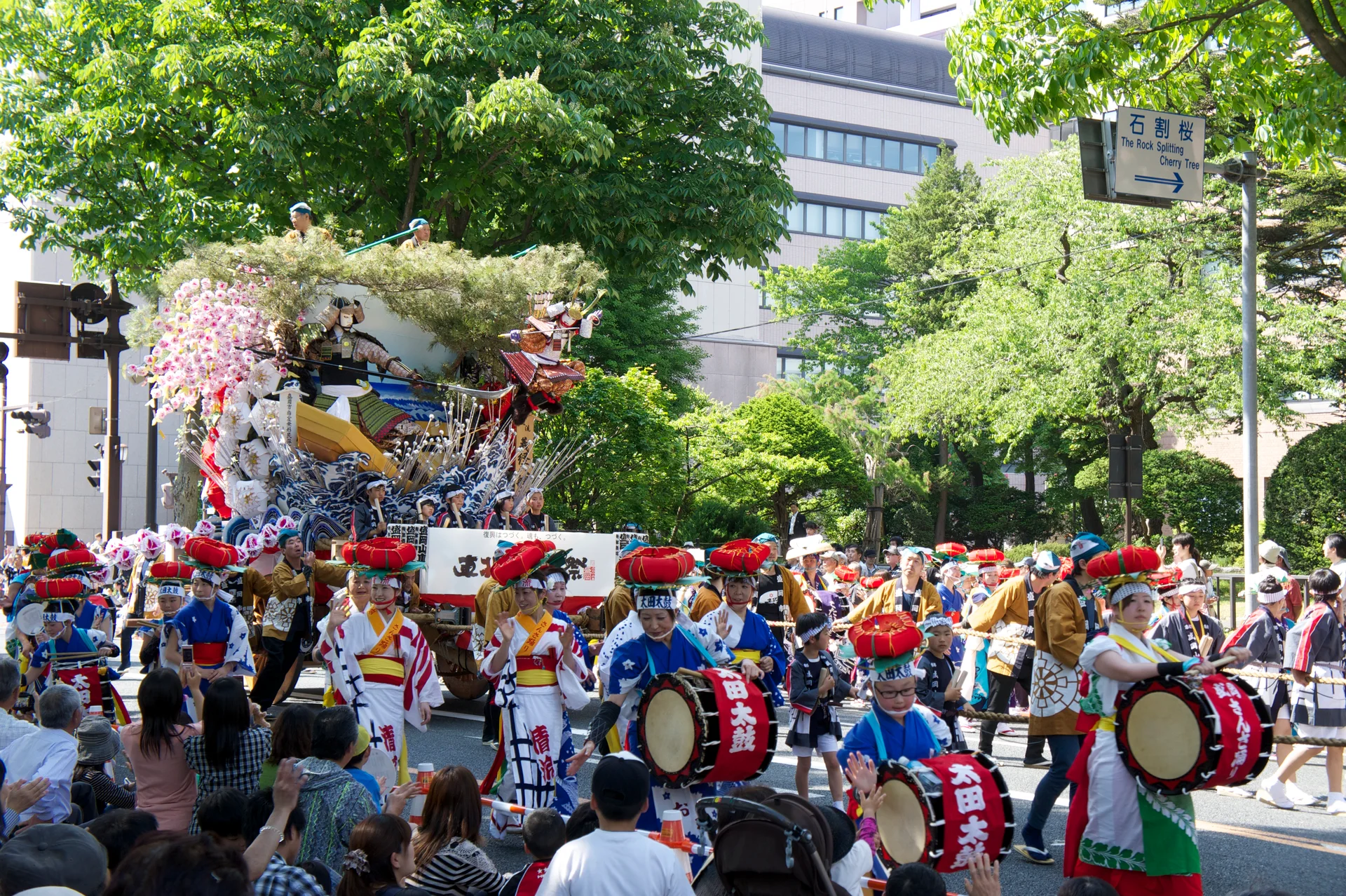 Rows of Morioka Sansa Odori drummers and dancers moving along Chuo-dori