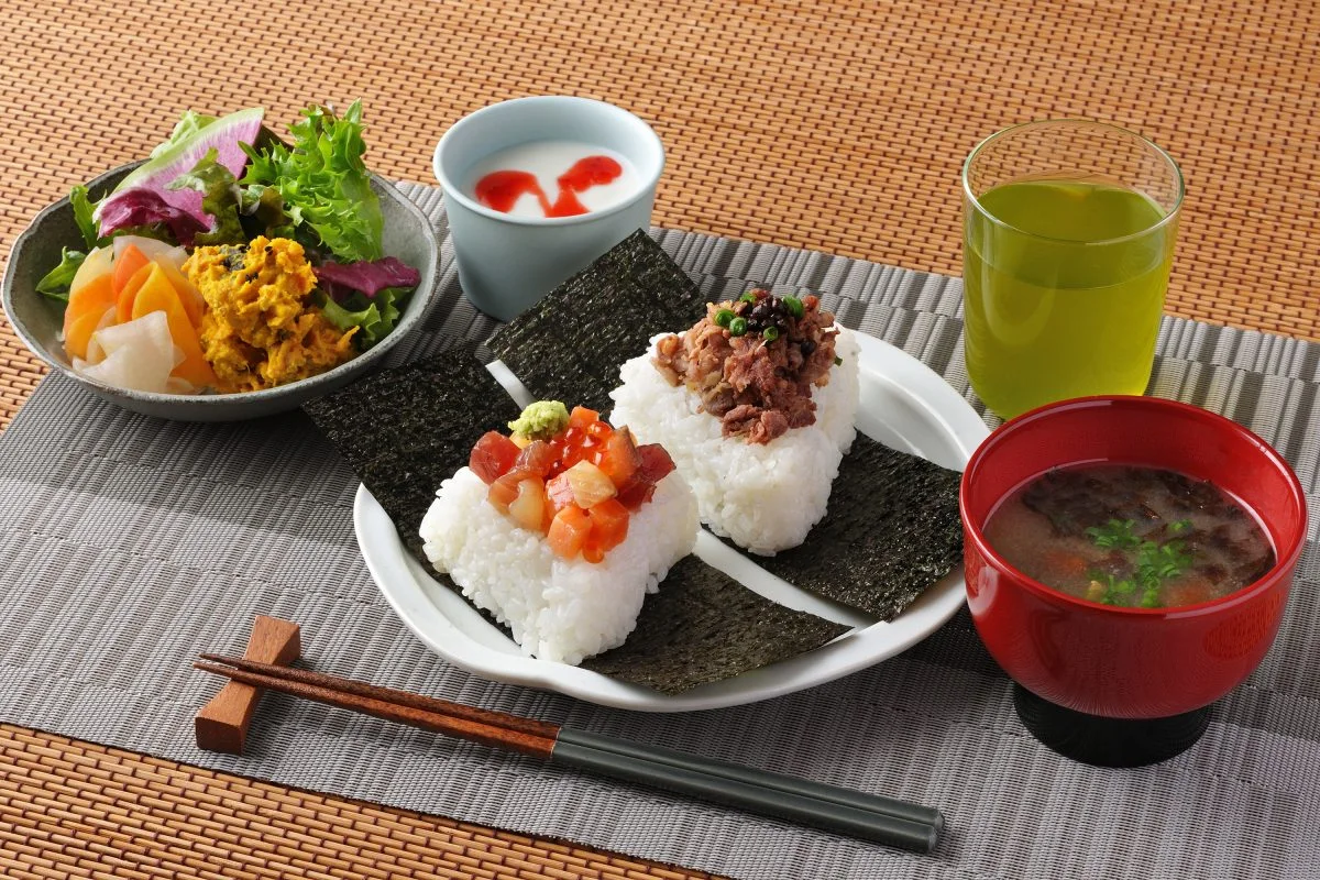OMO5 Tokyo Gotanda OMO Cafe & Bar onigiri breakfast with miso soup and side dishes