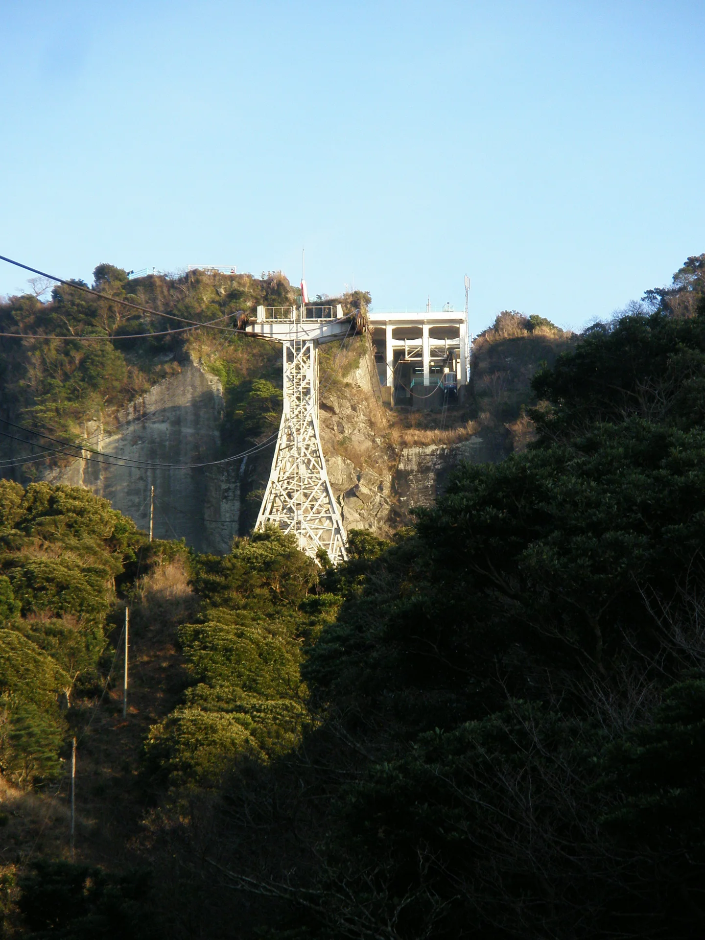 Nokogiriyama Ropeway car climbing above Kanaya