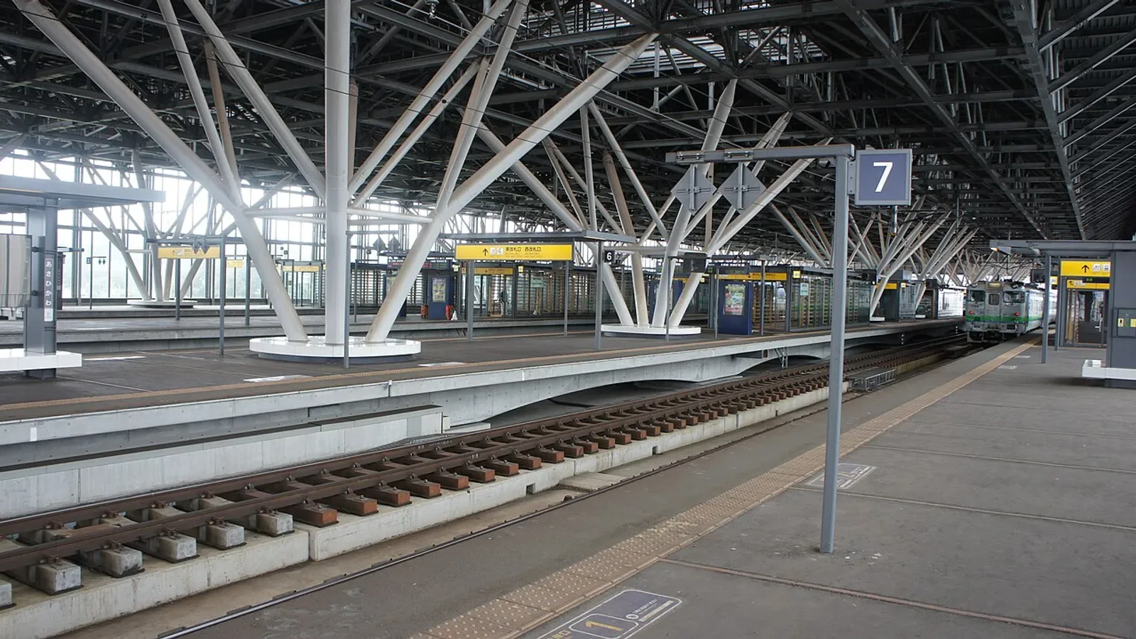 JR Asahikawa Station connects with the Furano Line and is a key transfer point after entering Hokkaido through Asahikawa Airport