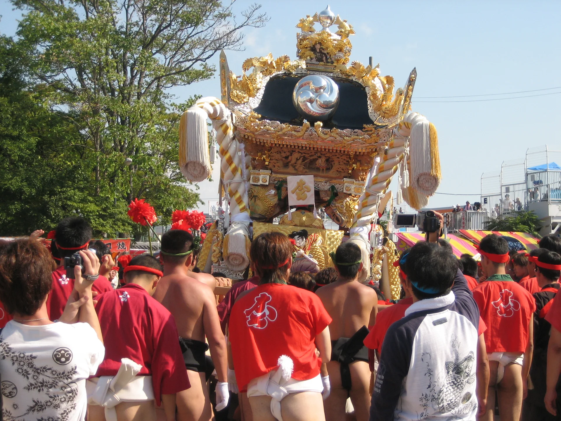 Past Nada Fighting Festival mikoshi and carriers, illustrating the core October 15 honmiya clashes