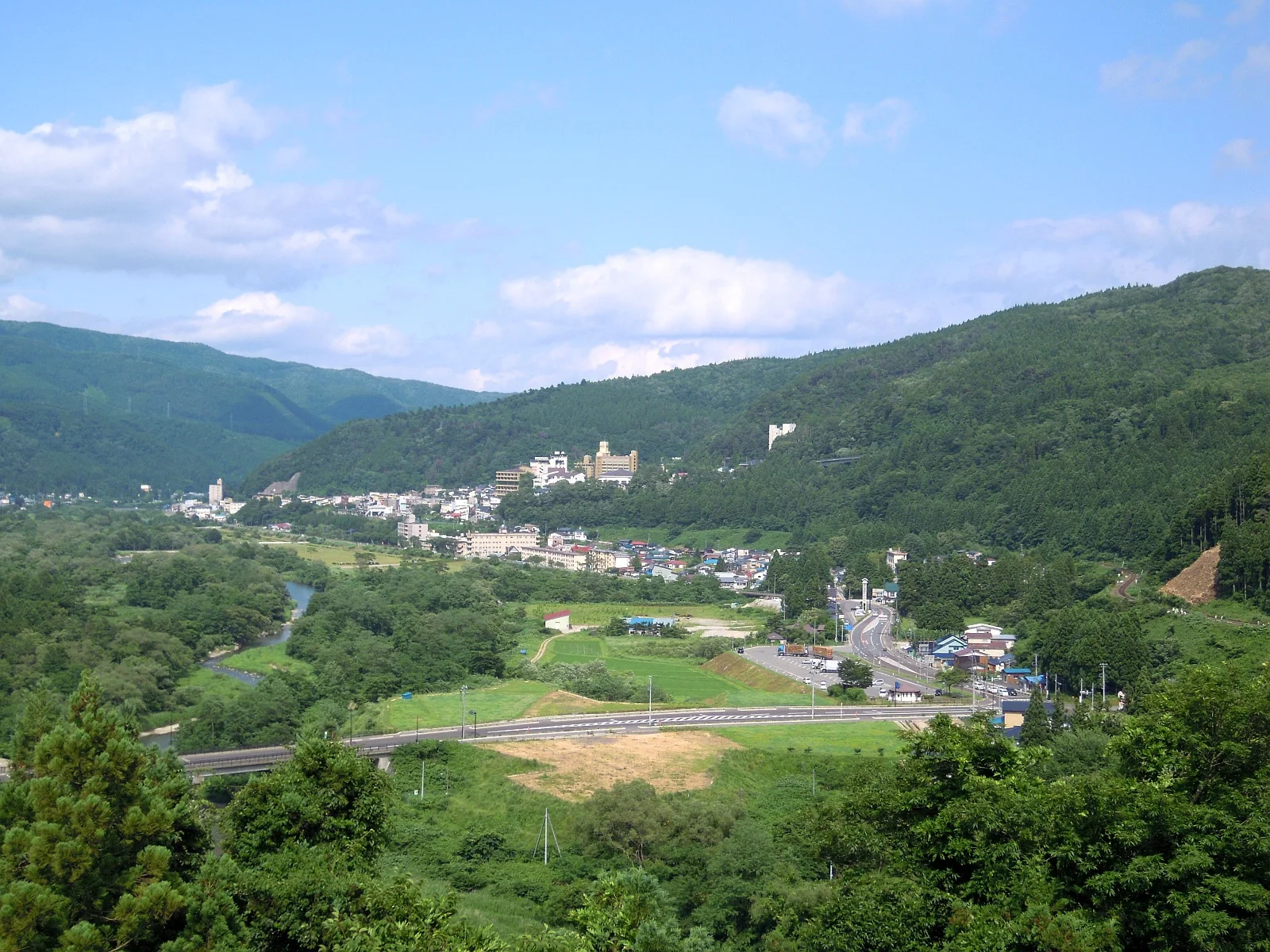 Naruko Onsen town as a hotel base for Naruko Gorge autumn foliage