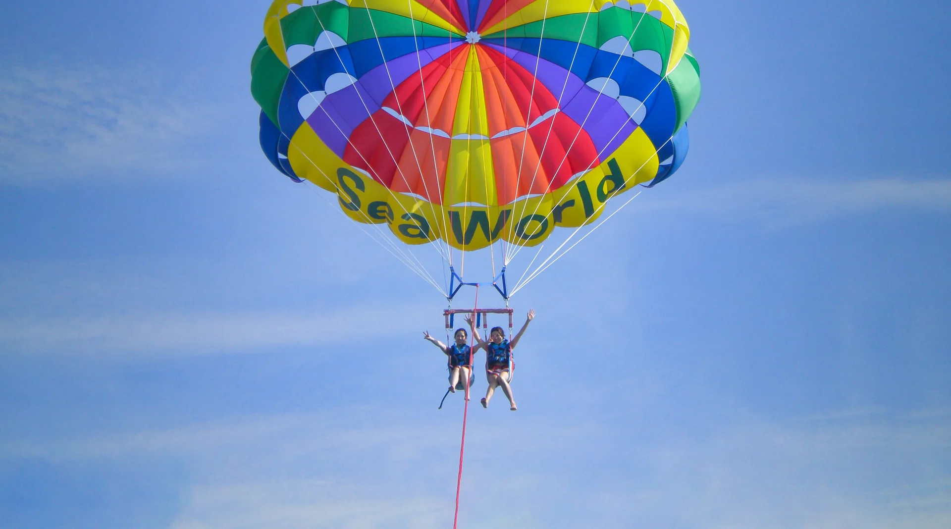 Okinawa parasailing boat and canopy at sea: departure port, rope specification and daily wind conditions can change actual altitude and waiting time.