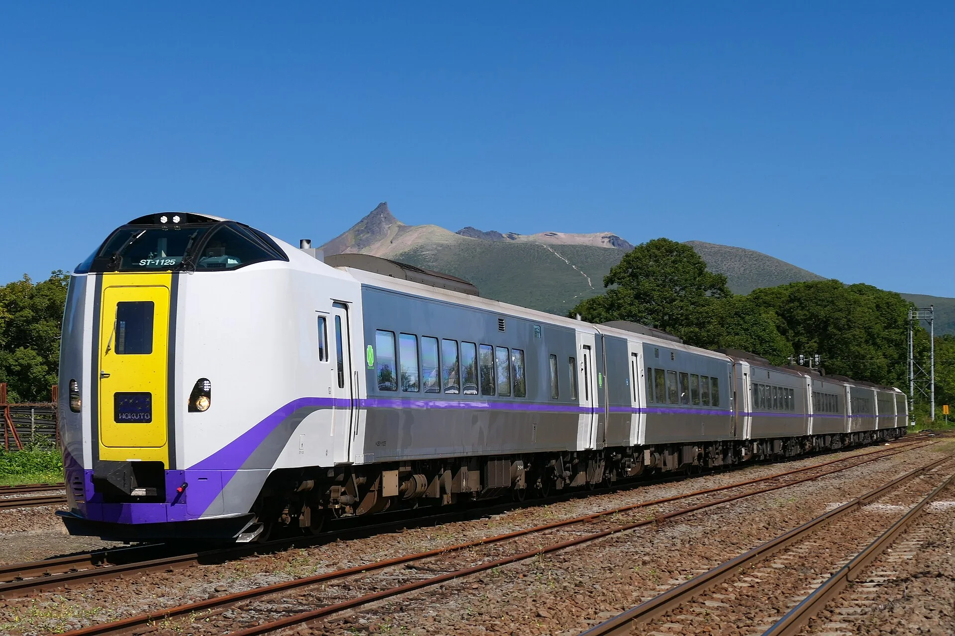 JR Hokkaido limited express as an example of eligible long-distance JR travel beyond the Golden Route