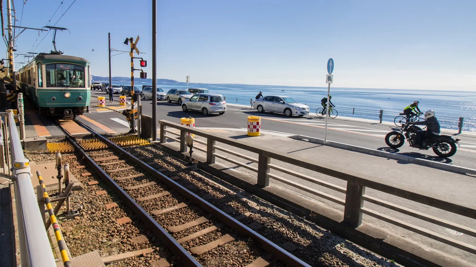 The Enoden coastal section around Shichirigahama shows why Kamakura’s coastline adds travel time beyond the station-area sights