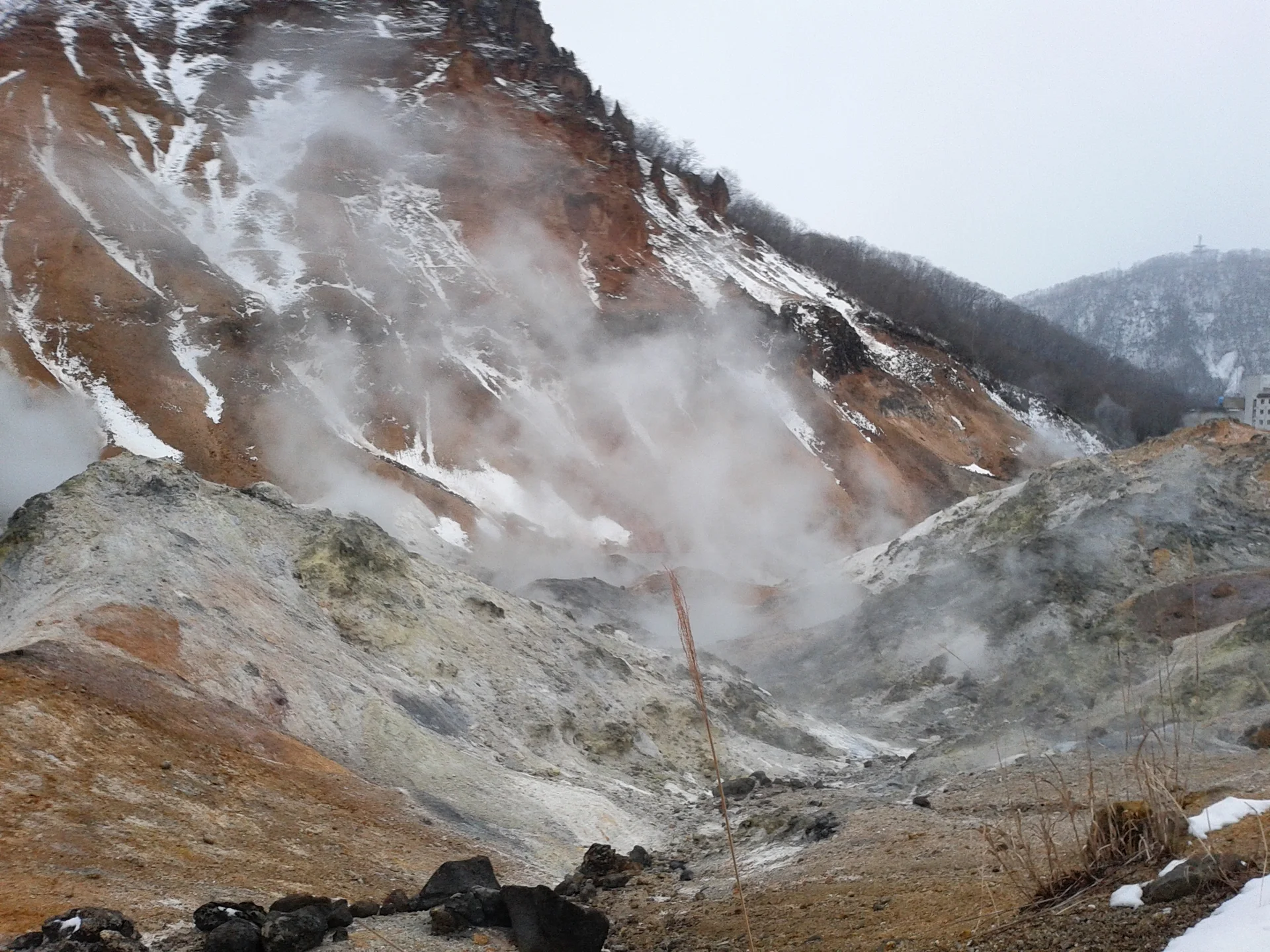 Jigokudani Hell Valley in Noboribetsu during a winter Hokkaido itinerary
