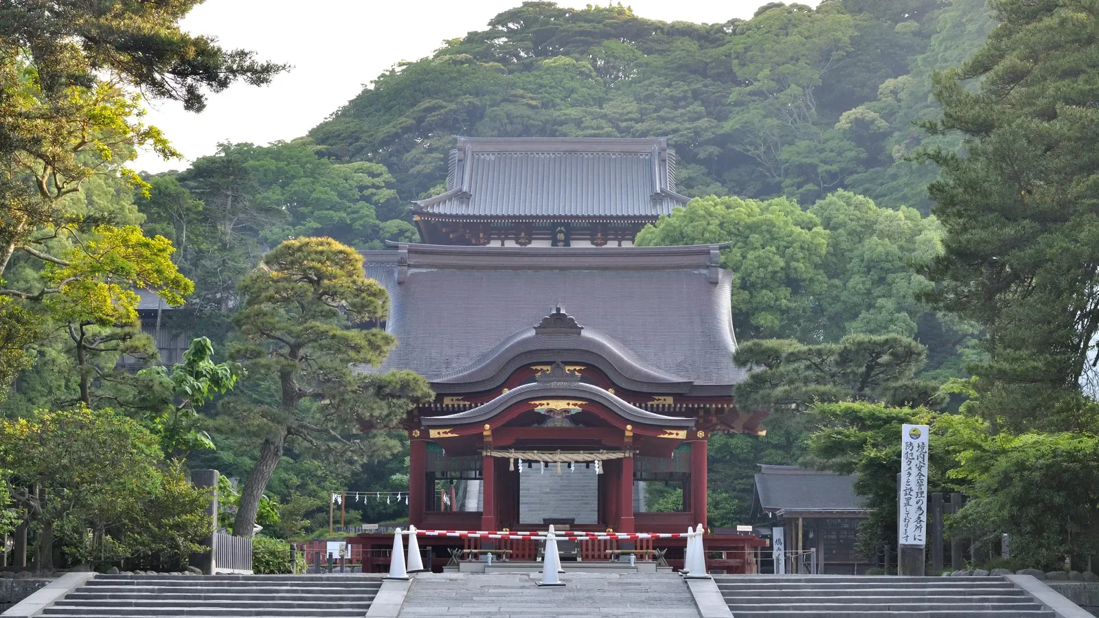Tsurugaoka Hachimangu and central Kamakura pair naturally with Komachi-dori as the station-area side of a Kamakura day