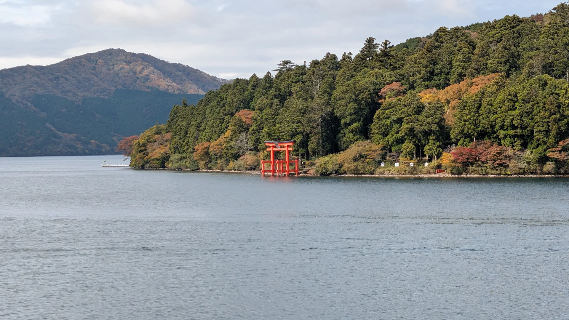 Lake Ashi and the Peace Torii of Hakone Shrine, often visited late in the classic Hakone loop