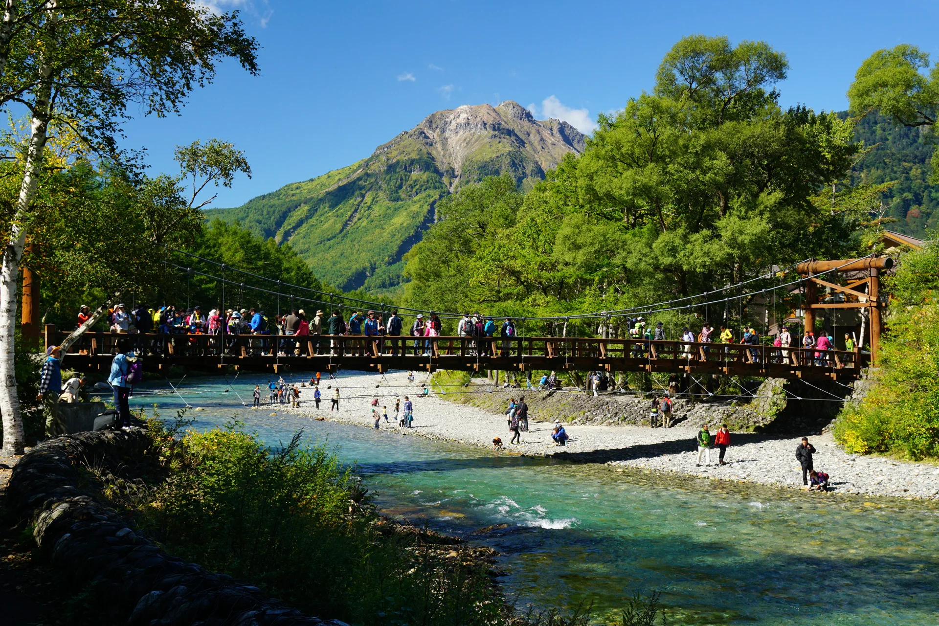 Kamikochi mountain route where large suitcases should stay in Matsumoto or Takayama