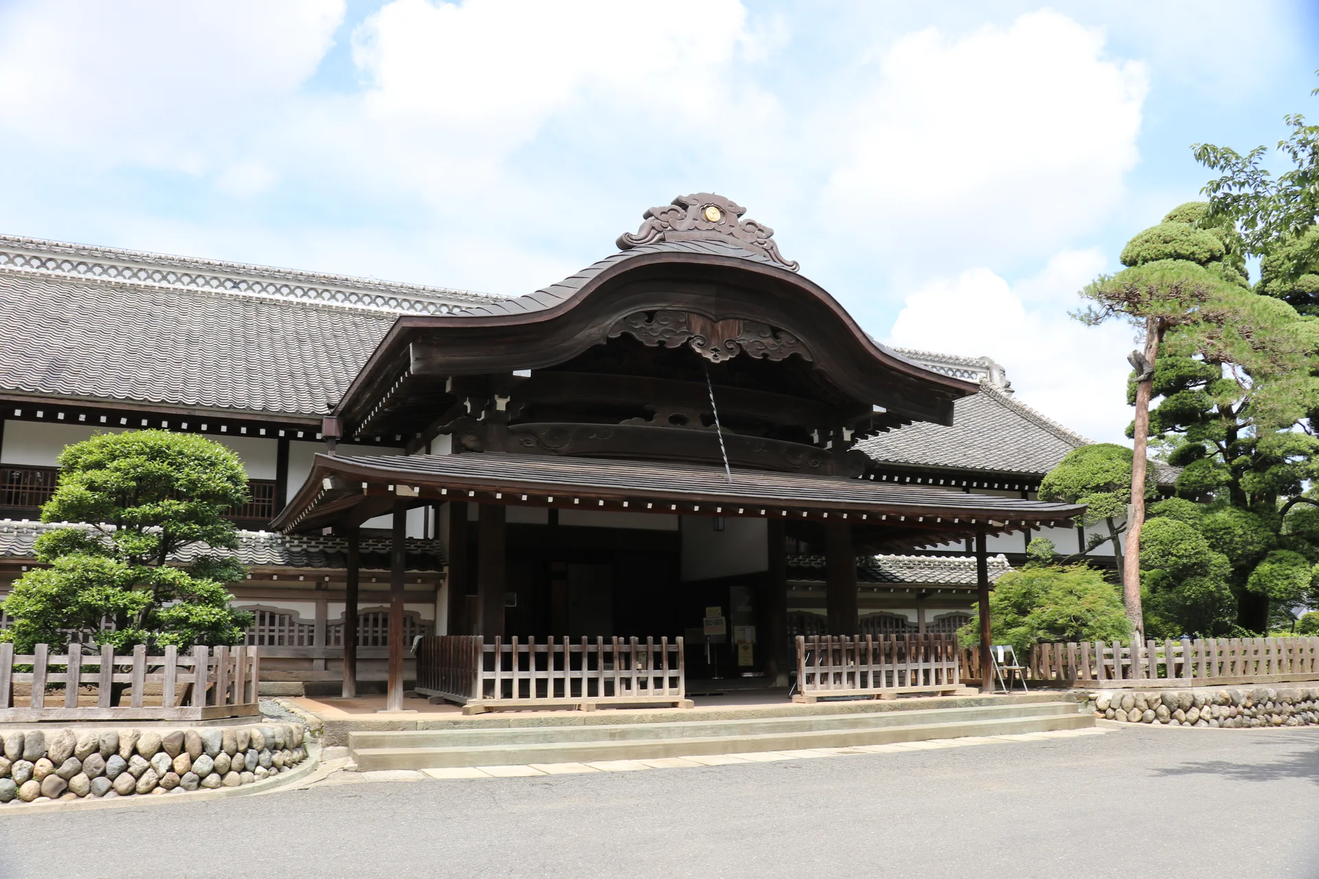 Wooden exterior and entrance of Kawagoe Castle Honmaru Palace