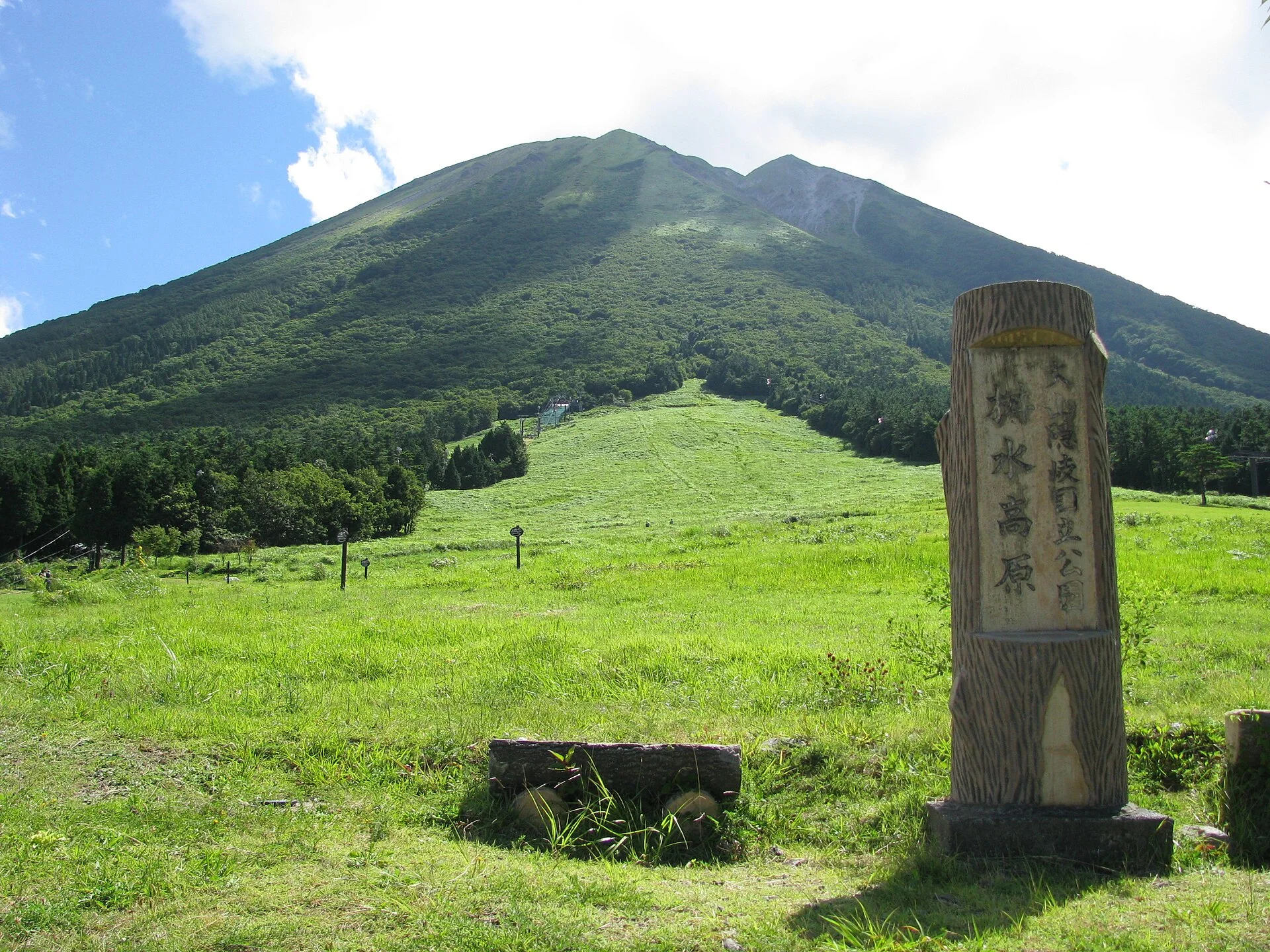 Western view of Mt. Daisen from Masumizu Highland for families and non-hiking visitors