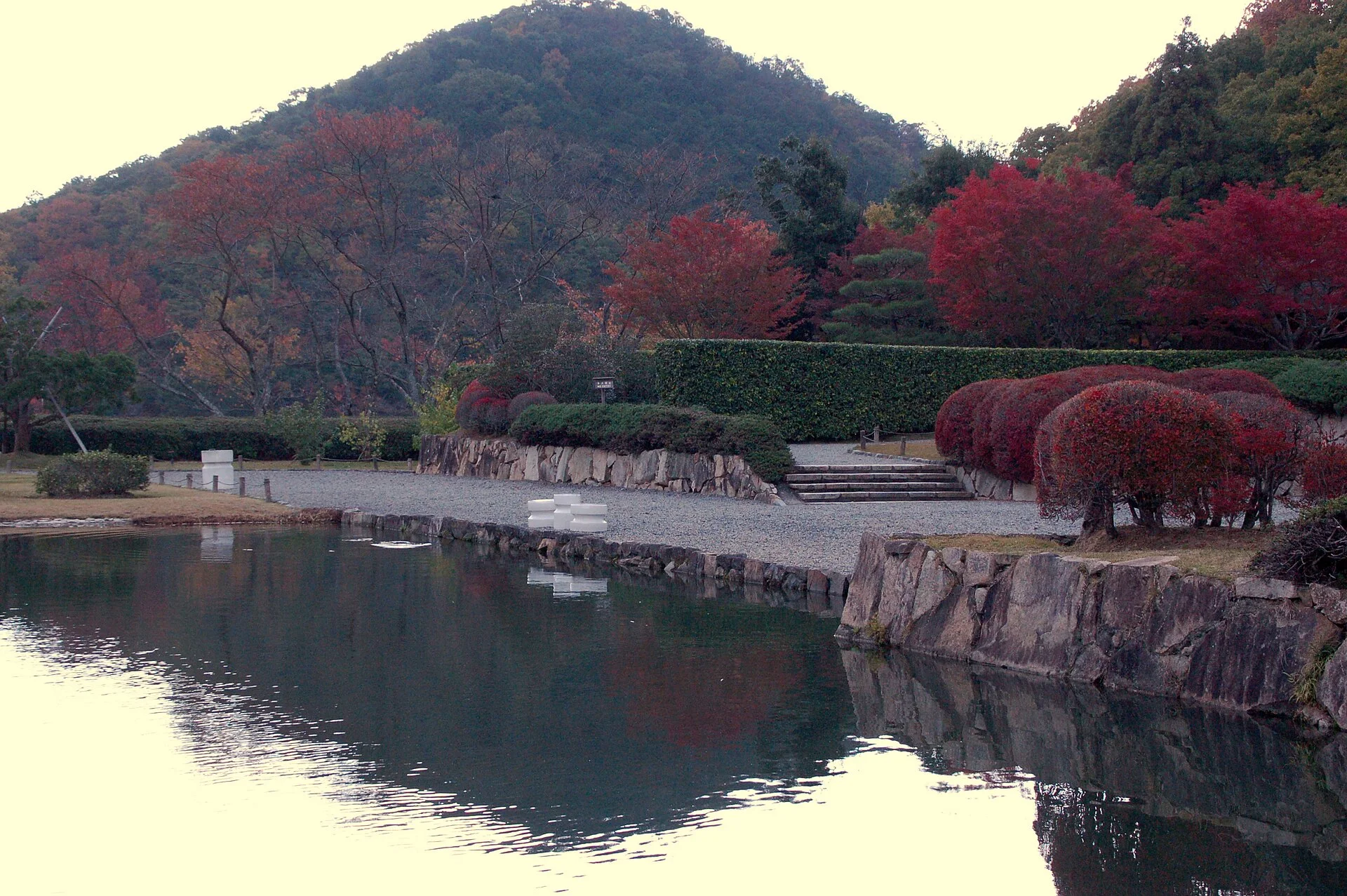 Autumn in Kyoto Higashiyama showing that a north-south day consumes transport, queue and walking energy