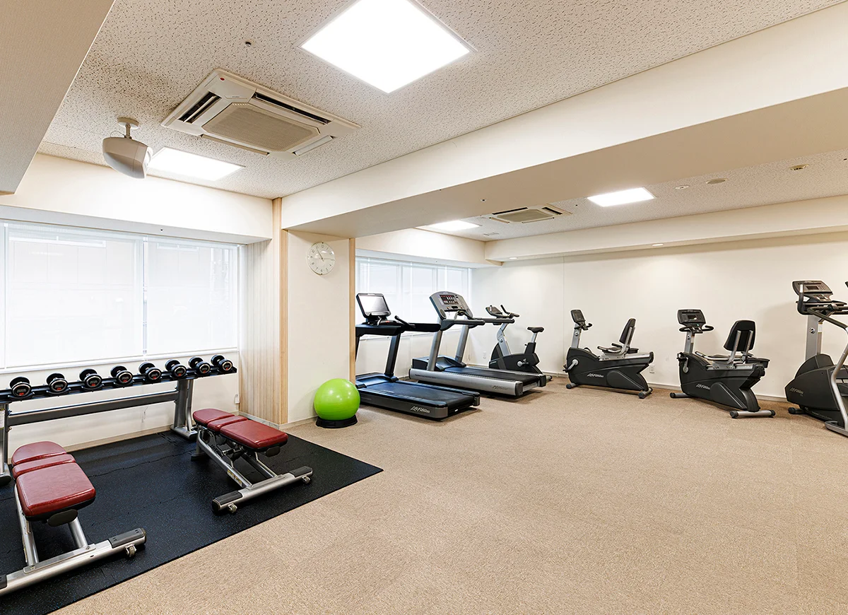 Fraser Residence Nankai Osaka fitness room with exercise equipment