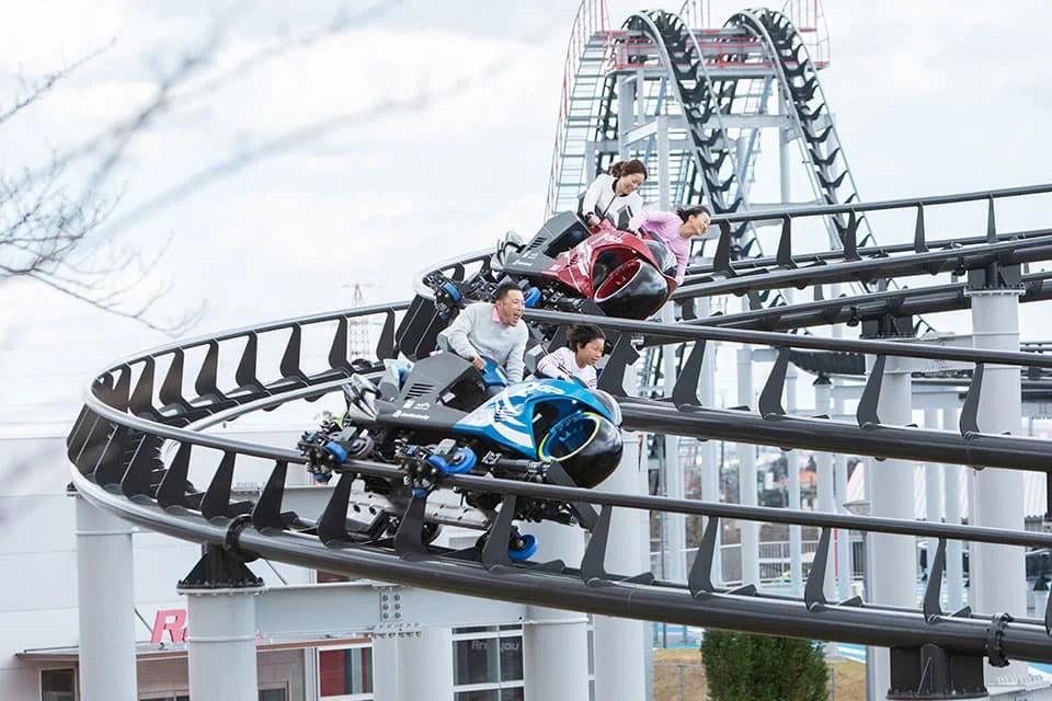 GP Racers motorcycle-style roller coaster at Suzuka Circuit Park with a 120 cm height requirement
