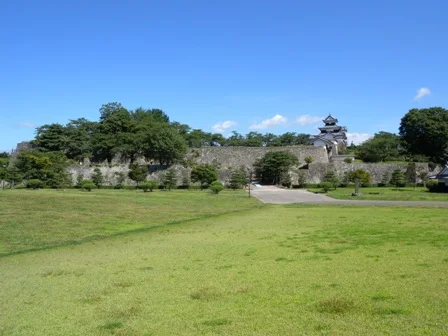 Shirakawa Komine Castle stone walls and Sanju-yagura seen across Shiroyama Park, Japan’s 100 Famous Castles No.13