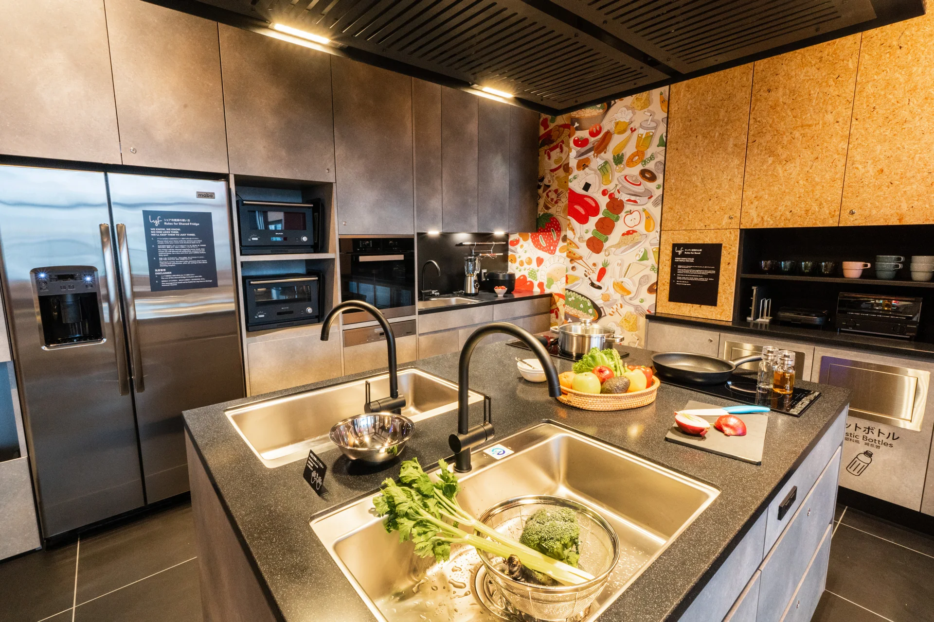 lyf Tenjin Fukuoka BOND communal kitchen for an extended stay in Fukuoka