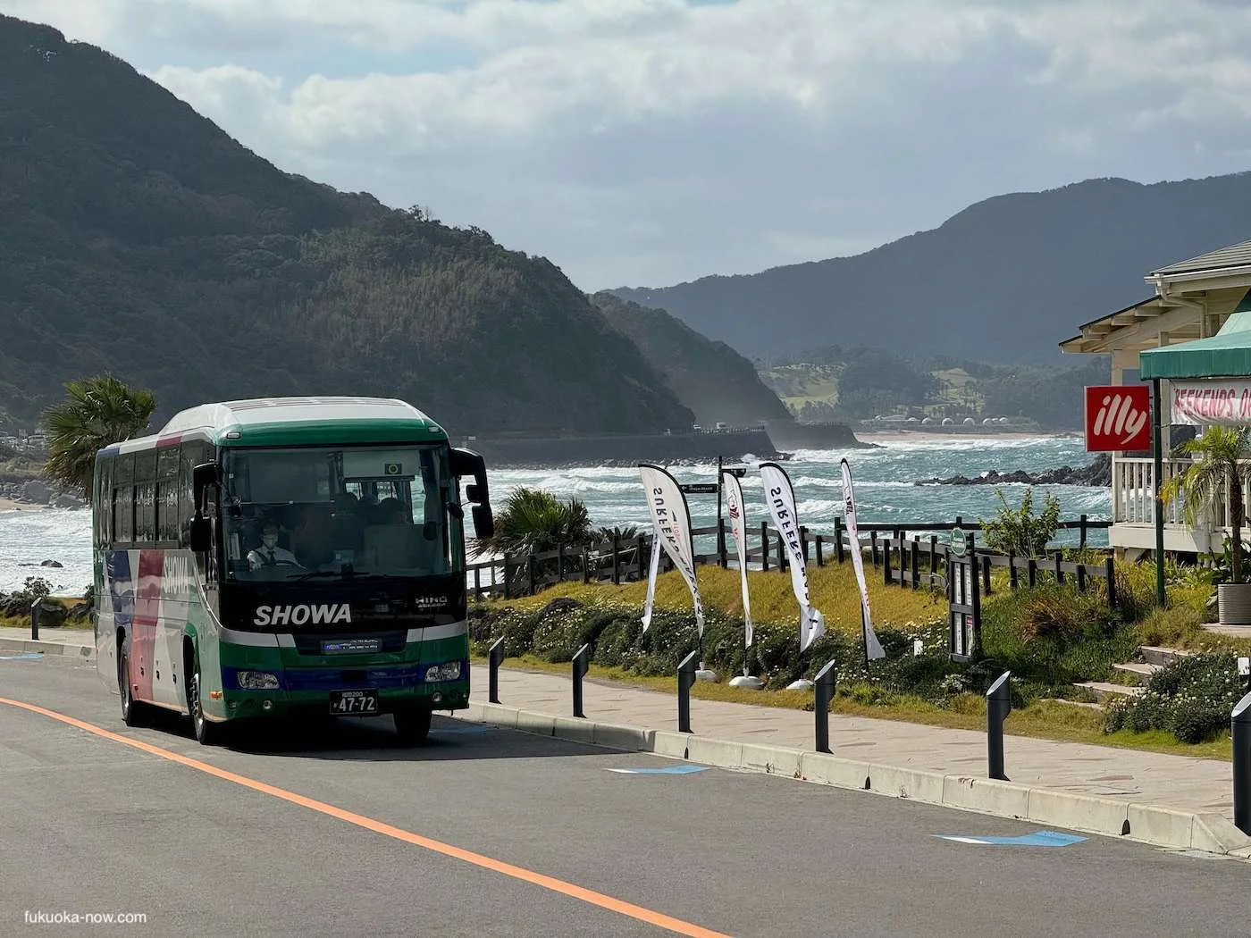 Showa Bus on the Itoshima coast illustrating why public-transport timing shapes the day