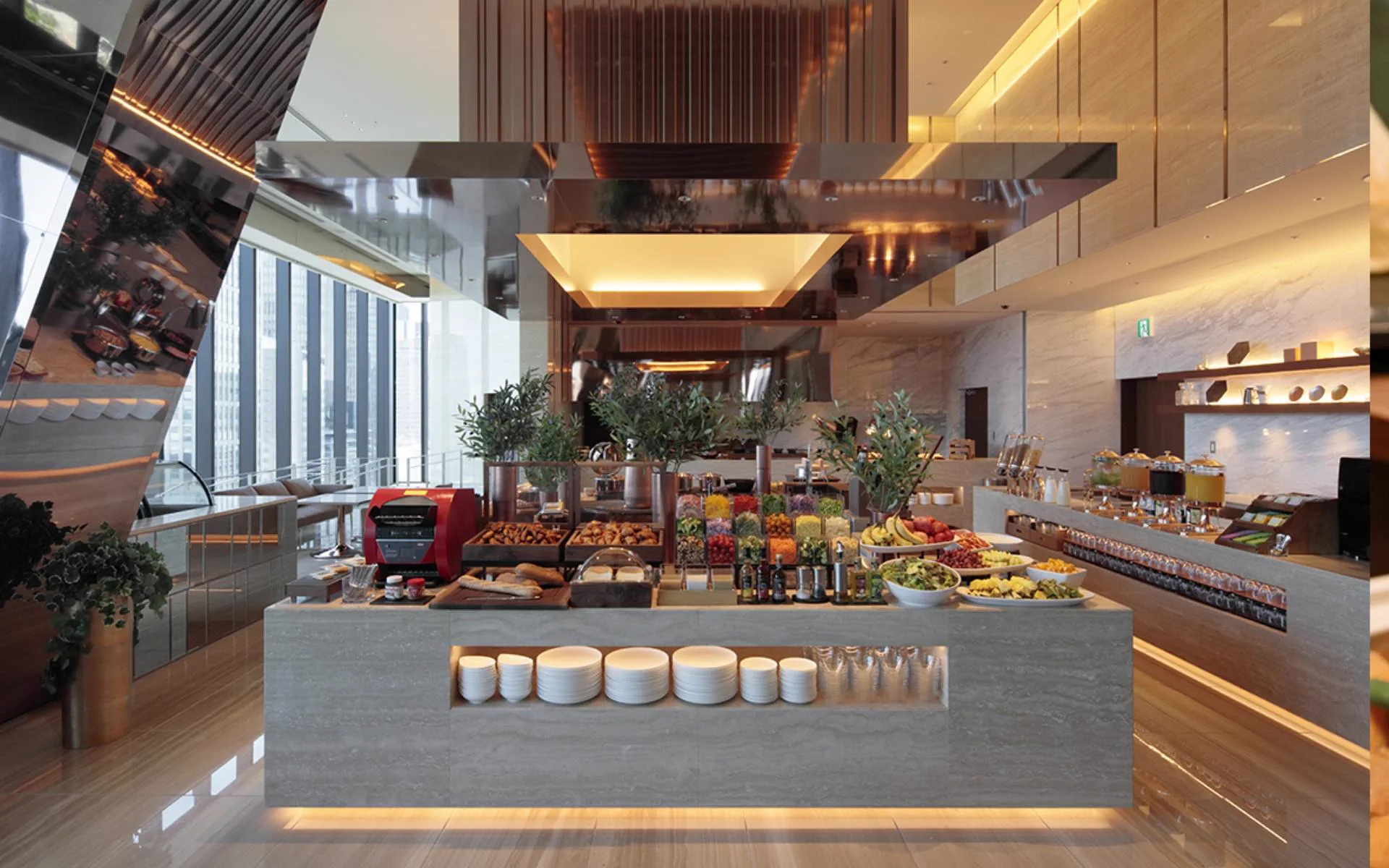CANDEO HOTELS Osaka The Tower 17th-floor breakfast dining area