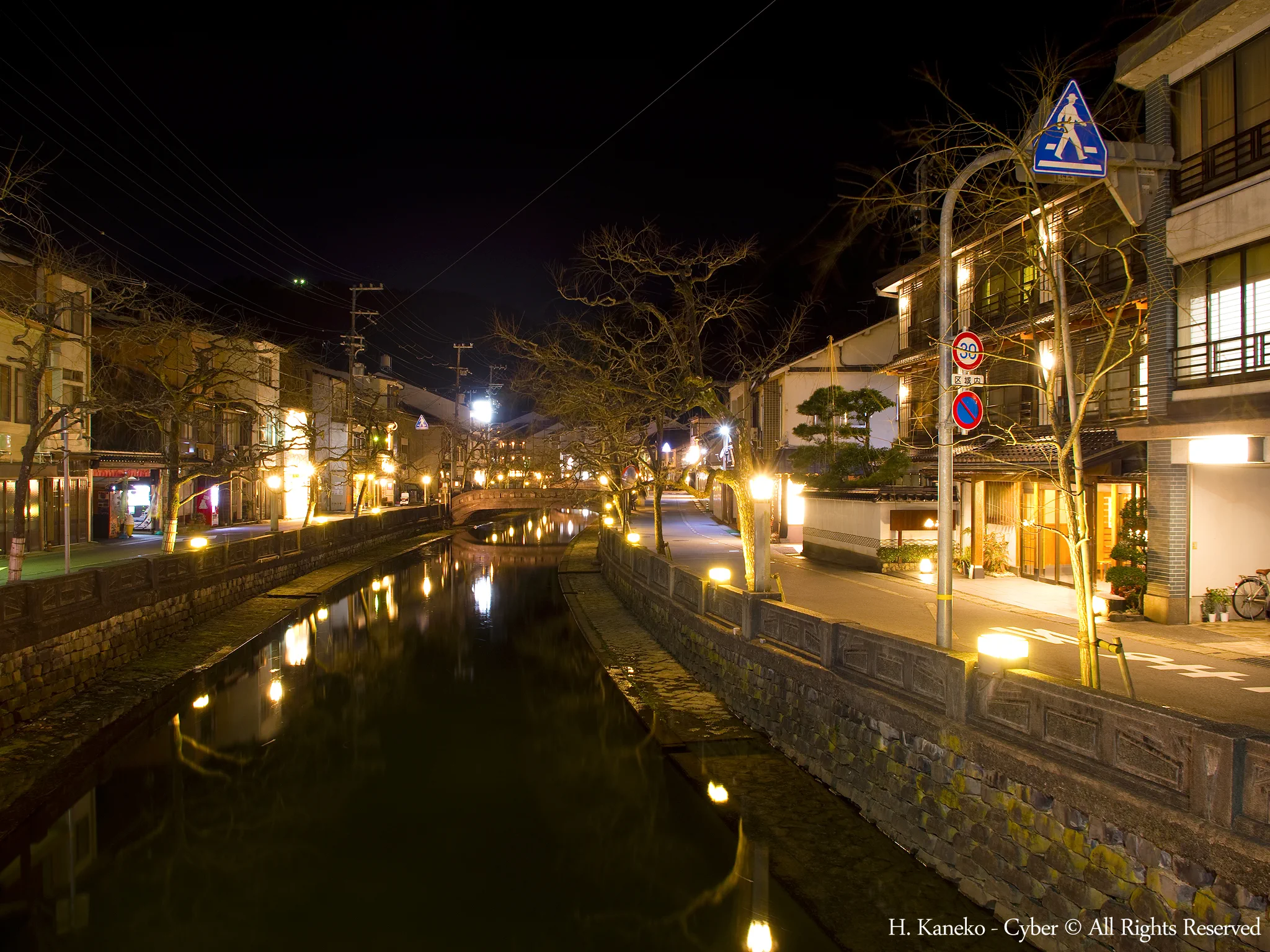 Kinosaki Onsen streets at night showing the evening atmosphere that is central to an overnight stay