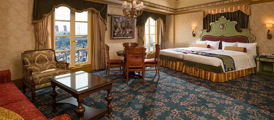 MiraCosta Harbor Room, the 60 m² interior-space option for four guests
