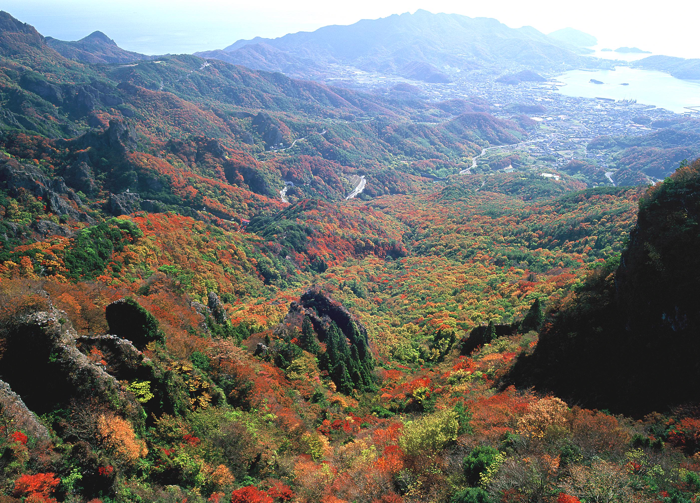 Kankakei Gorge autumn foliage, volcanic cliffs and Seto Inland Sea views