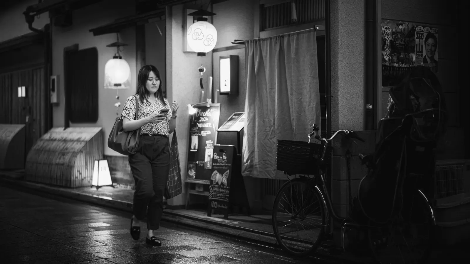 Gion at night, where a nearby hotel can remove the final transport task after dinner