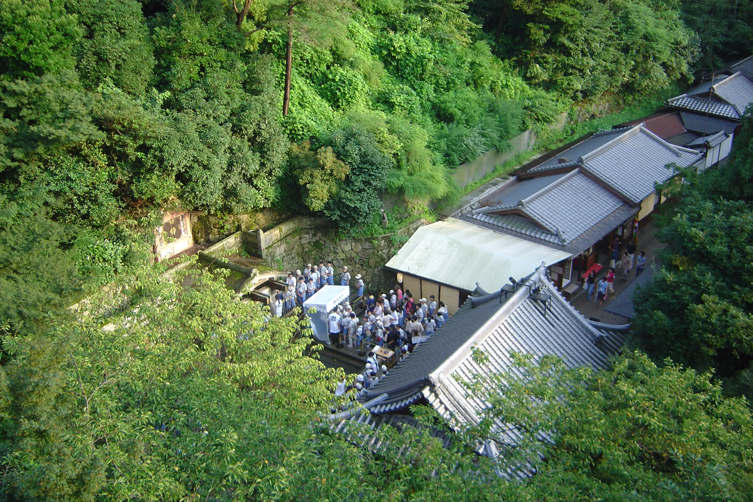 Kiyomizudera autumn visitors showing why early opening still produces local queues
