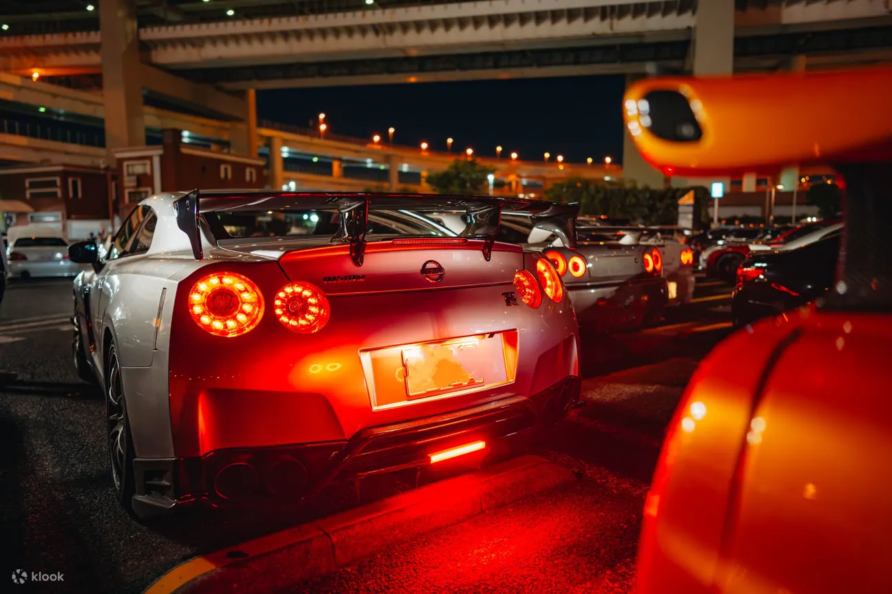 GT-R used in a Tokyo JDM VIP experience. The premium buys more control over your ride and privacy, not a guaranteed better car meet at Daikoku PA.