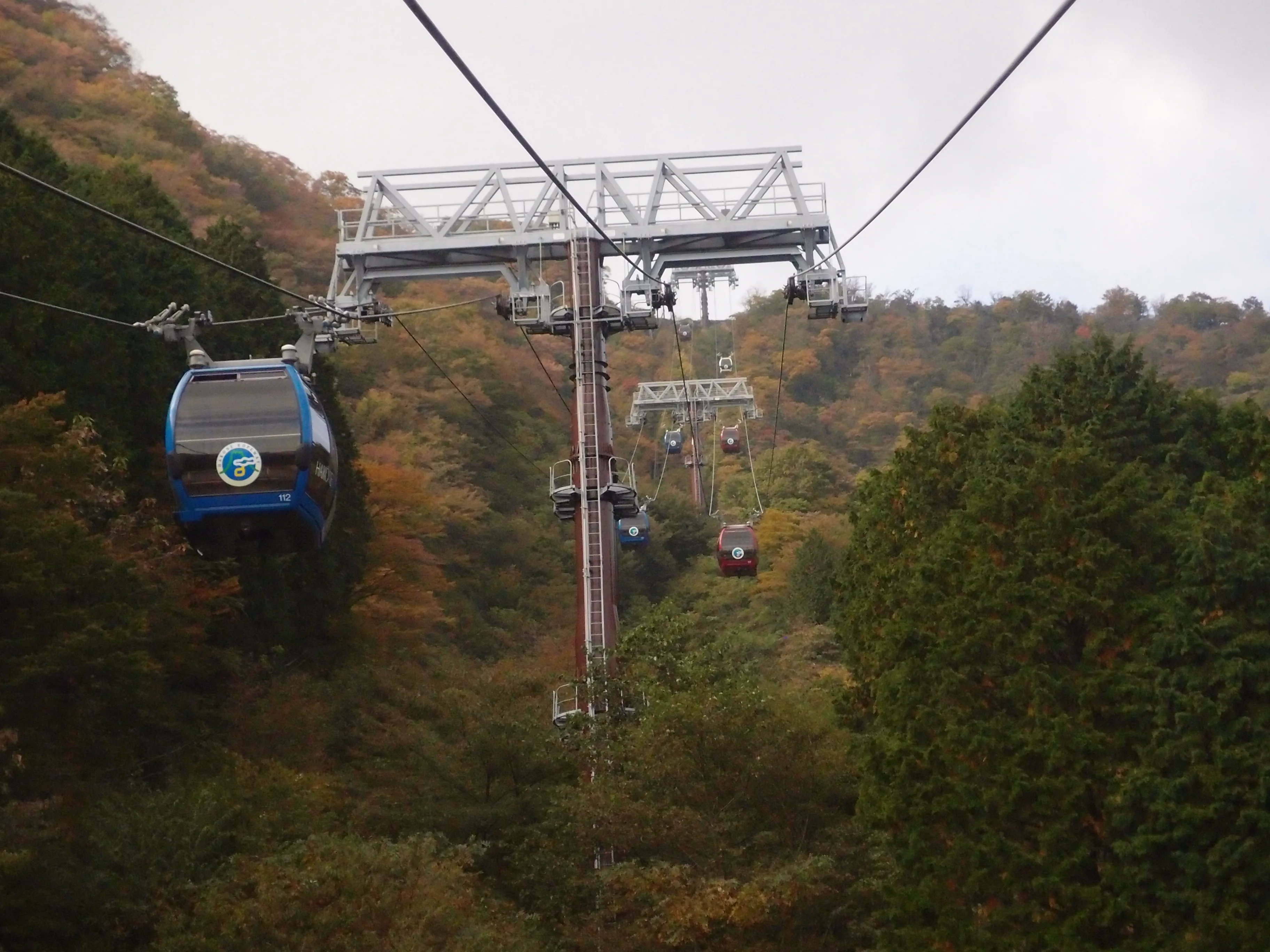 Hakone Ropeway on the Sounzan to Owakudani section, covered by the Hakone Freepass and distinct from the Komagatake Ropeway