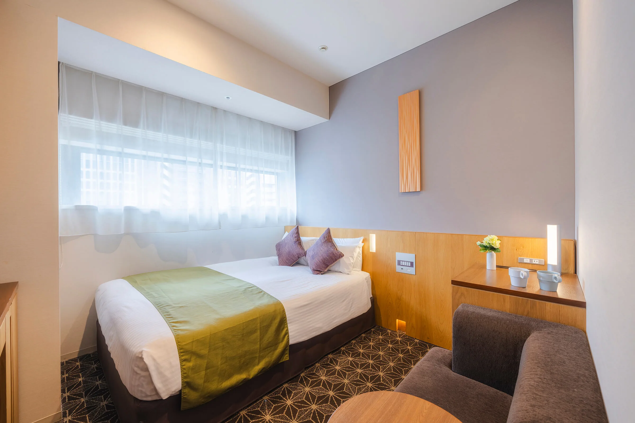 Hotel Gracery Shinjuku vs HOTEL GROOVE SHINJUKU: JR Walk or Airport Bus? — Japan travel guide