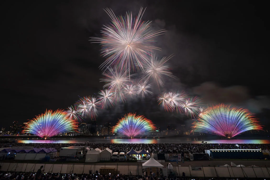 Dense fireworks display at Naniwa Yodogawa Fireworks, 2025 official gallery image used as a real-event reference