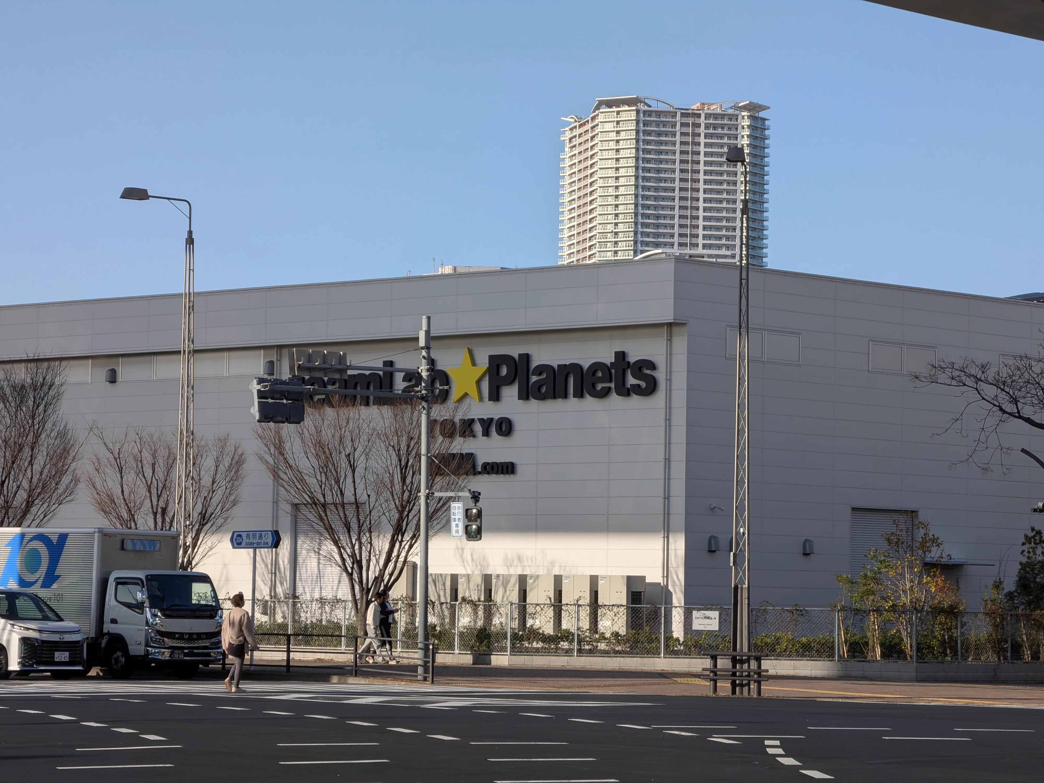 Exterior and entrance area of teamLab Planets Tokyo in Toyosu