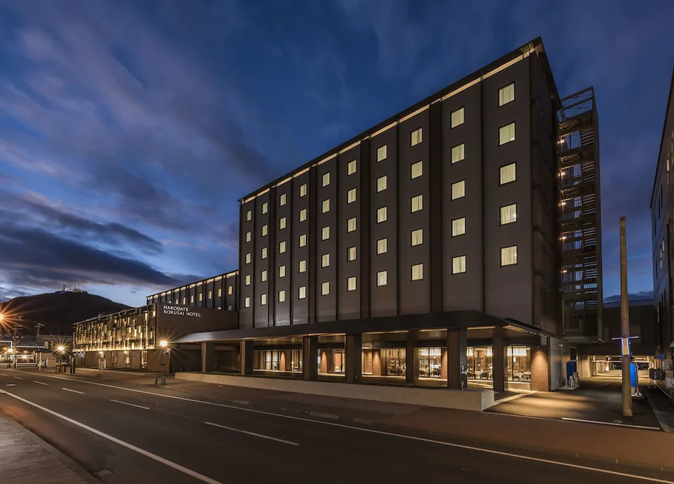 Hakodate Kokusai Hotel: Is an 8-Minute Station Walk Worth the 2026 Pickup, Hot Spring and 5:30 Breakfast? — Japan travel guide