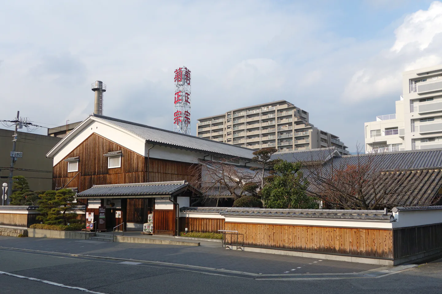 Nada Gogo sake brewery area in Kobe, where drinking and non-drinking friends can split for the afternoon