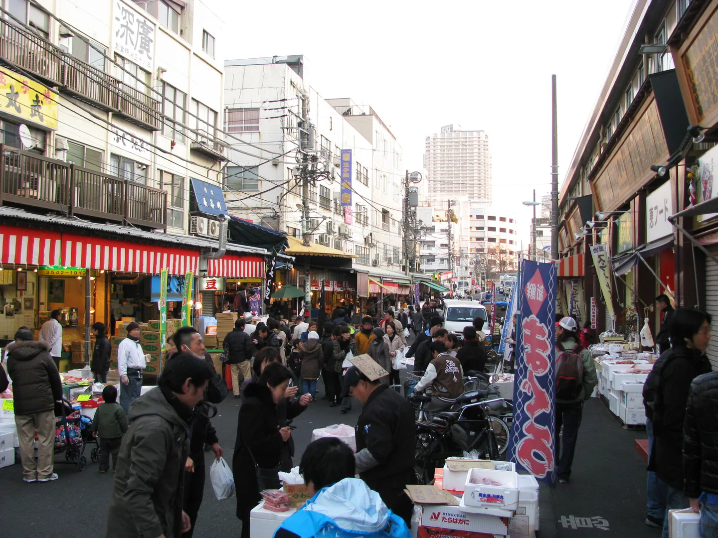 Tsukiji Outer Market for a Kappabashi vs Tsukiji knives, tableware and food comparison