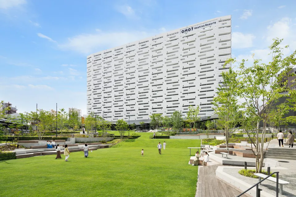 OMO7 Osaka exterior and Miya-green beside Shin-Imamiya Station