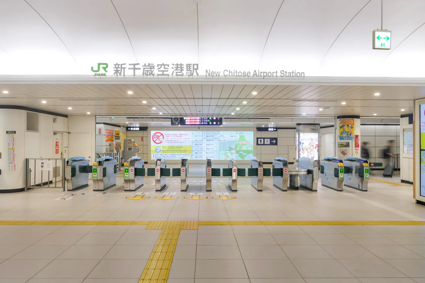 JR ticket gates at New Chitose Airport Station for a late-arrival train decision