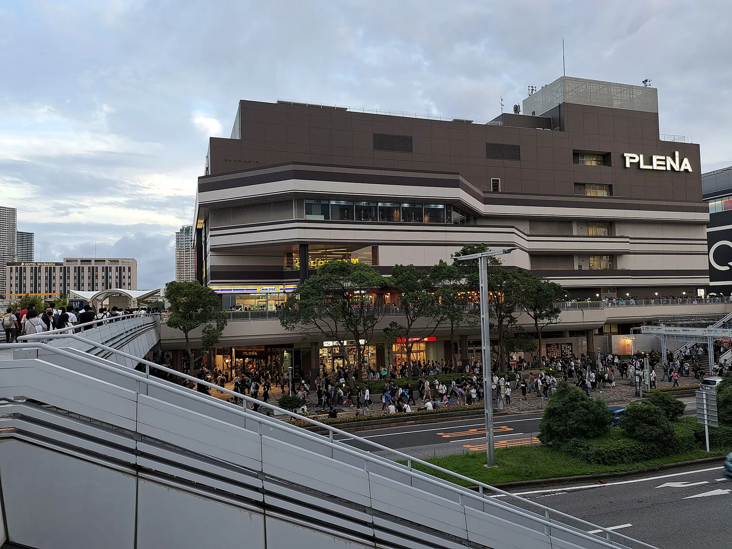 Busy Tokyo Game Show public day where priority entry only solves the opening bottleneck you planned for