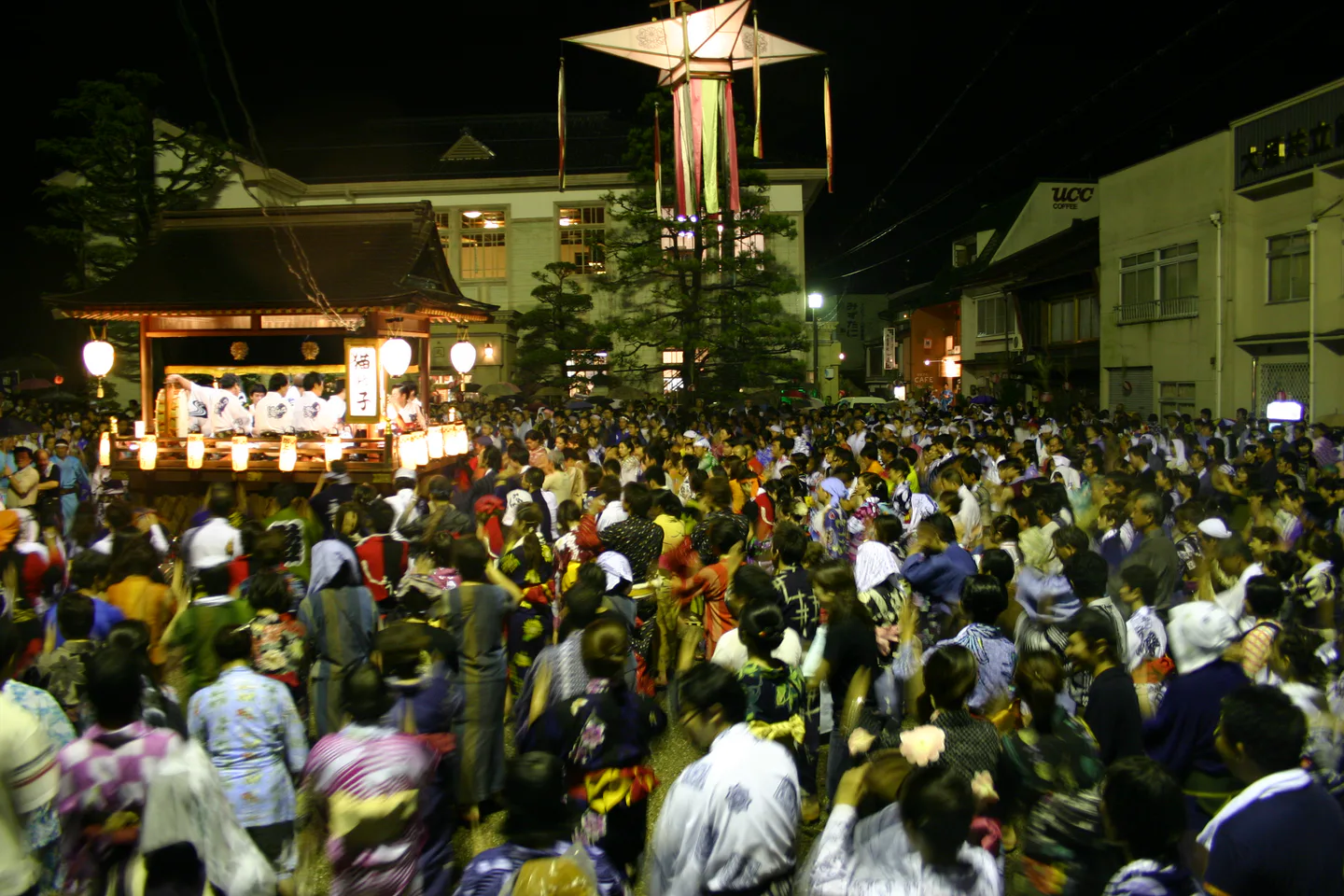 Crowd joining Gujo Odori in Gujo Hachiman