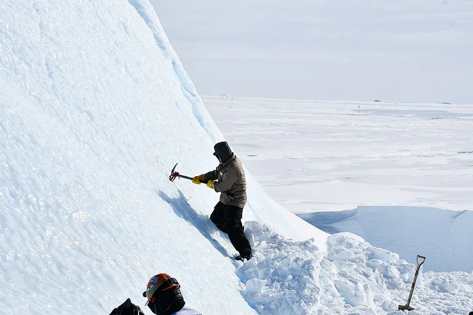 Real Antarctic ice displayed at Miraikan's Grand Antarctica Exhibition