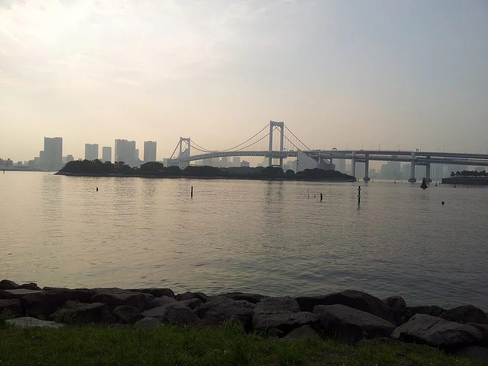 Rainbow Bridge from Odaiba; the Tokyo Bay area deserves time when teamLab, family attractions or waterfront evening plans create a real anchor