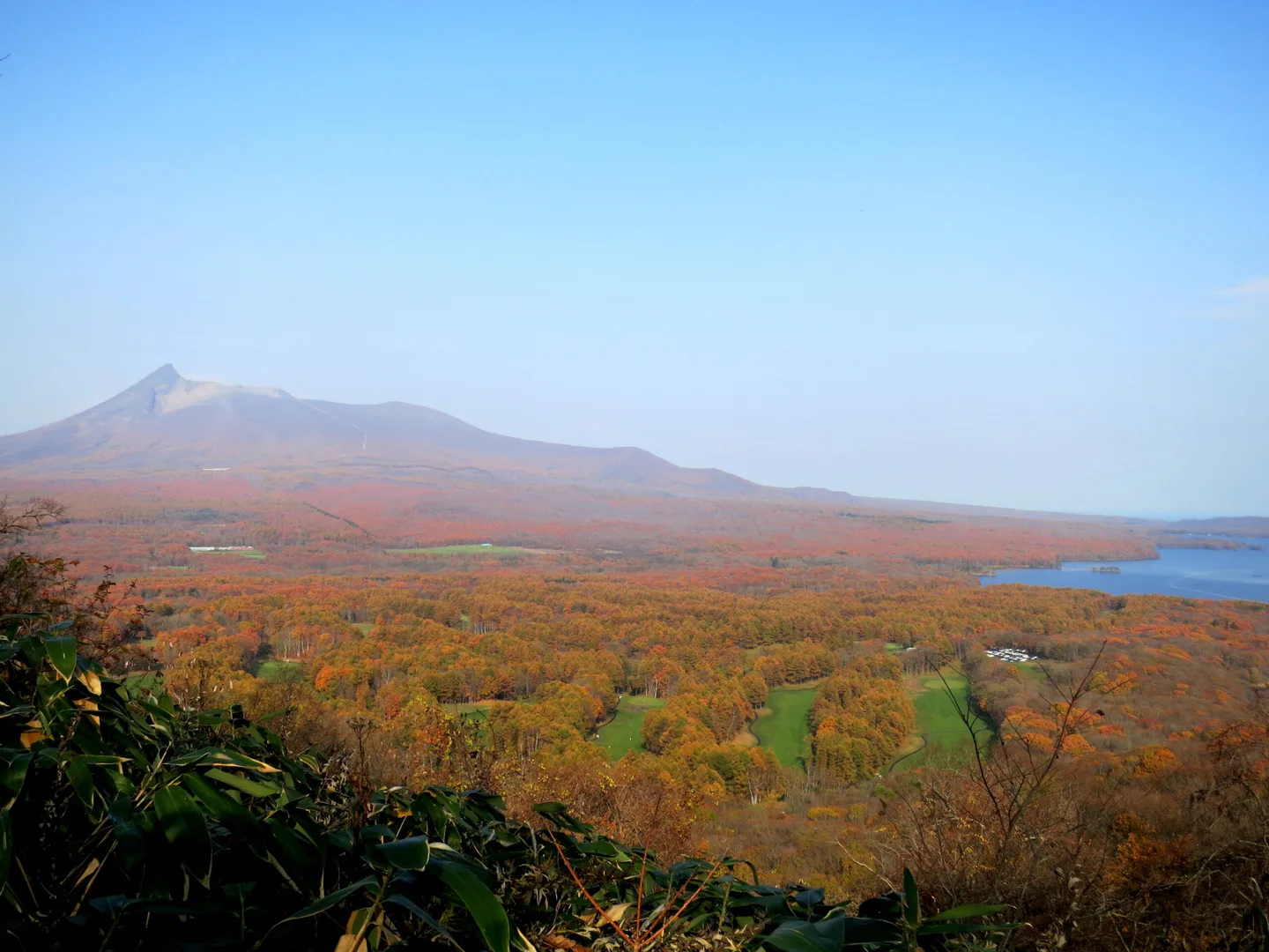 Hakodate and Onuma Autumn Leaves: Late Foliage Timing, Transport and Where to Stay — Japan travel guide