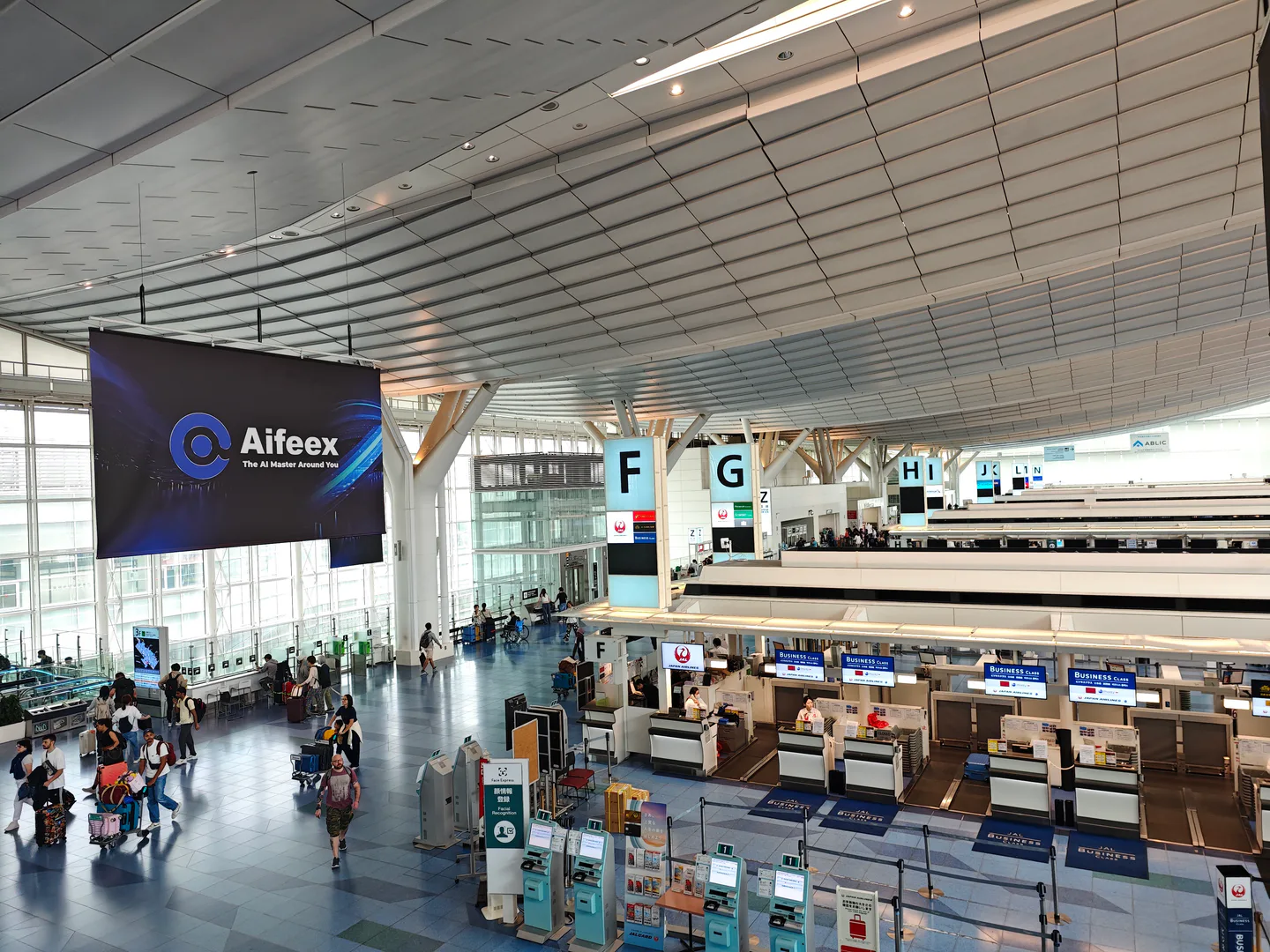 Haneda Late Arrival: Stay at the Airport or Go Into Tokyo? — Japan travel guide
