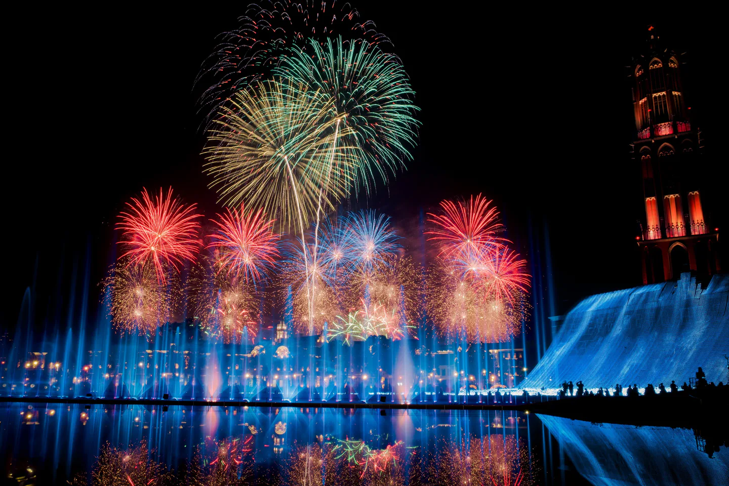 Huis Ten Bosch Fireworks Guide: Seats, Arrival Time and Exit Strategy — Japan travel guide