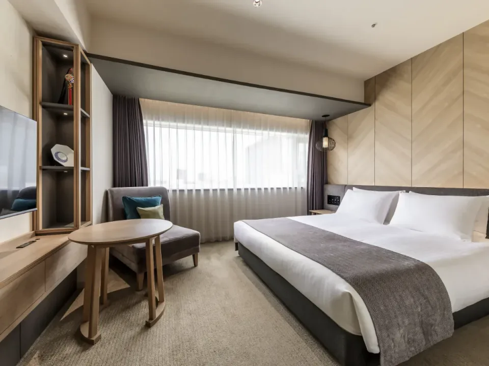 Solaria Nishitetsu Hotel Fukuoka king guest room overlooking Tenjin